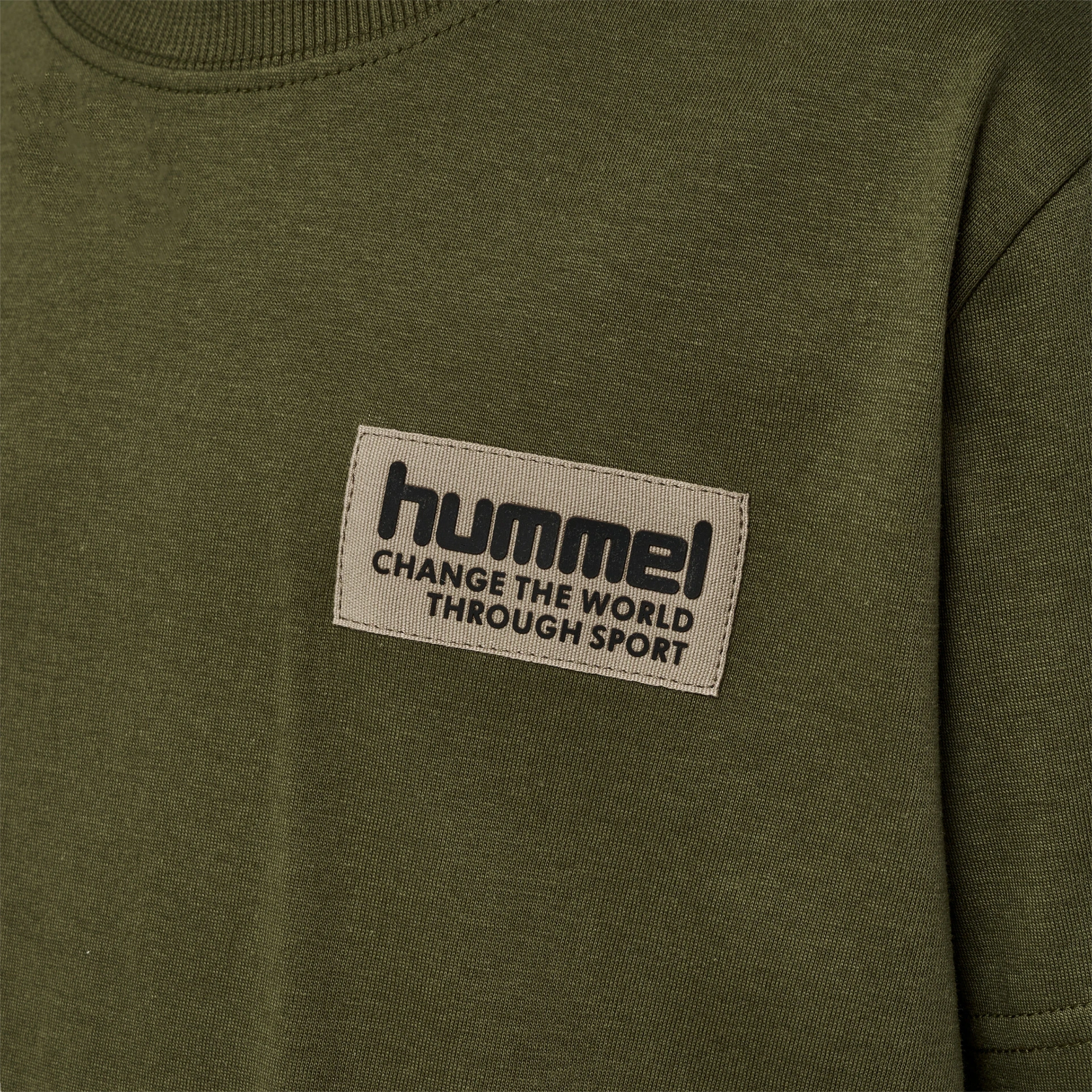 HUMMEL hmlDARE_T_SHIRT_S_S 221441 6453 OLIVE NIGHT